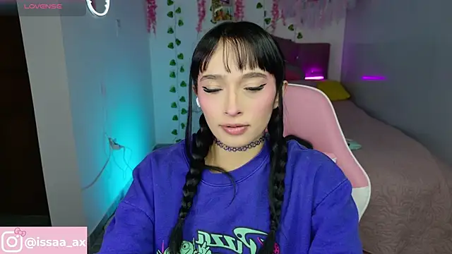 issagarcia online show from October 7, 2025, 1:06 am