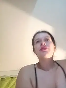 Snapshot of CurvySara1 chatting on September 18, 2025, 9:51 pm CurvySara1 online show from September 18, 2025, 9:51 pm