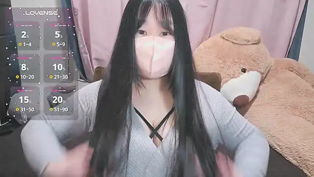 yuinyan3150 online show from April 7, 2026, 8:32 pm