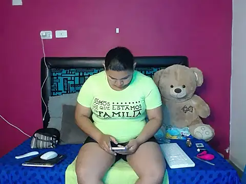 Snapshot of karolhot916 chatting on September 30, 2025, 12:27 am karolhot916 online show from September 30, 2025, 12:27 am