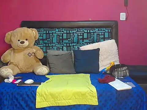 Snapshot of karolhot916 chatting on September 18, 2025, 8:39 am karolhot916 online show from September 18, 2025, 8:39 am