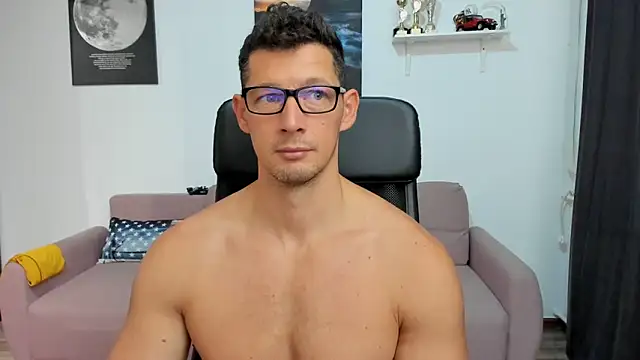 Snapshot of BrutusK08 chatting on October 17, 2025, 8:06 am BrutusK08 online show from October 17, 2025, 8:06 am