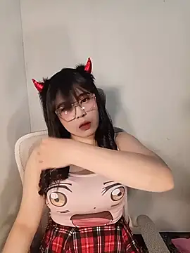 Snapshot of Chall_mee chatting on July 8, 2026, 4:18 pm Chall mee online show from July 8, 2026, 4:18 pm