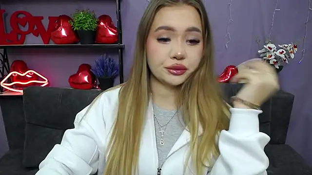 StacyYellig online show from March 4, 2025, 8:49 pm