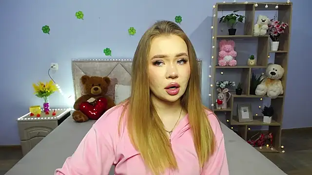 StacyYellig online show from March 15, 2025, 8:32 pm