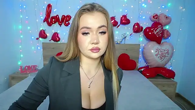 StacyYellig online show from February 17, 2025, 3:11 pm