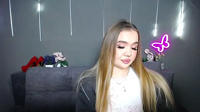 StacyYellig online show from April 17, 2026, 8:33 pm