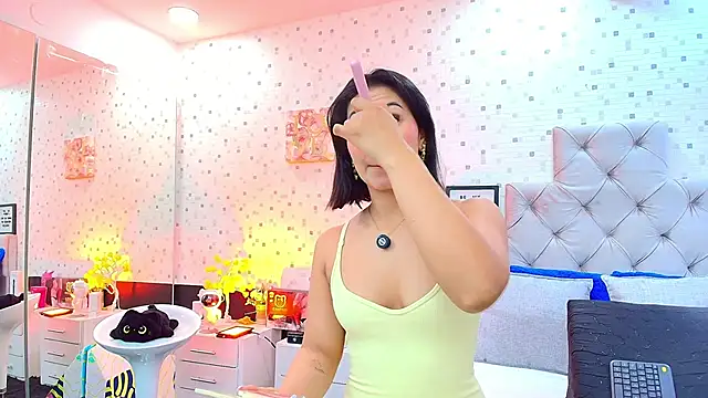 JulietaReyess online show from May 25, 2026, 11:53 am