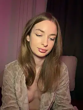 EvieEvans online show from April 10, 2026, 8:27 pm