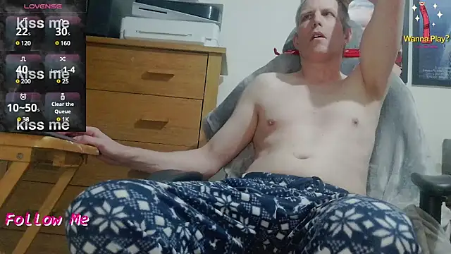 Snapshot of tall_guy323 chatting on January 11, 2025, 11:02 pm tall guy323 online show from January 11, 2025, 11:02 pm
