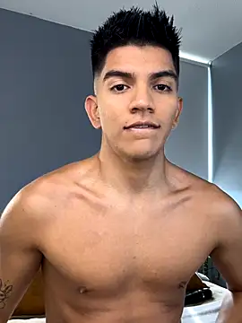 Snapshot of santiago_01 chatting on October 16, 2025, 8:17 pm santiago 01 online show from October 16, 2025, 8:17 pm