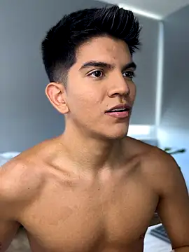 Snapshot of santiago_01 chatting on September 19, 2025, 7:40 pm santiago 01 online show from September 19, 2025, 7:40 pm