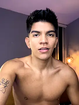 Snapshot of santiago_01 chatting on October 10, 2025, 12:55 am santiago 01 online show from October 10, 2025, 12:55 am