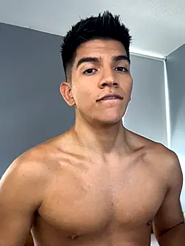 Snapshot of santiago_01 chatting on October 21, 2025, 7:02 pm santiago 01 online show from October 21, 2025, 7:02 pm