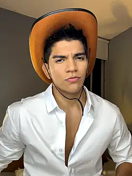 Snapshot of santiago_01 chatting on November 1, 2025, 12:28 am santiago 01 online show from November 1, 2025, 12:28 am