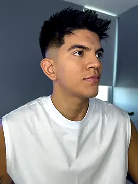 Snapshot of santiago_01 chatting on September 20, 2025, 7:30 pm santiago 01 online show from September 20, 2025, 7:30 pm