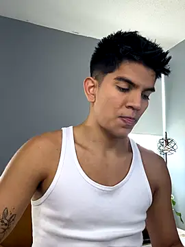 Snapshot of santiago_01 chatting on October 12, 2025, 7:37 pm santiago 01 online show from October 12, 2025, 7:37 pm