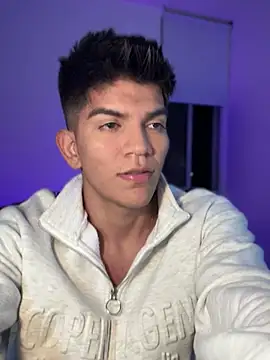 Snapshot of santiago_01 chatting on January 15, 2025, 3:22 am santiago 01 online show from January 15, 2025, 3:22 am