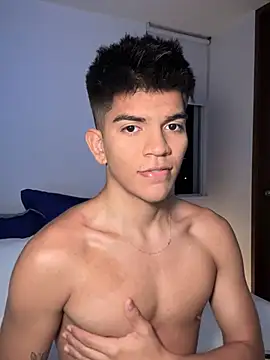 Snapshot of santiago_01 chatting on January 24, 2025, 12:42 am santiago 01 online show from January 24, 2025, 12:42 am