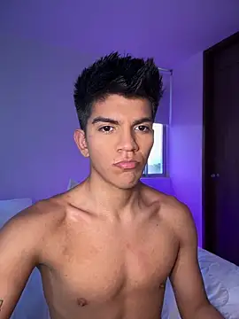 Snapshot of santiago_01 chatting on February 4, 2025, 10:55 pm santiago 01 online show from February 4, 2025, 10:55 pm