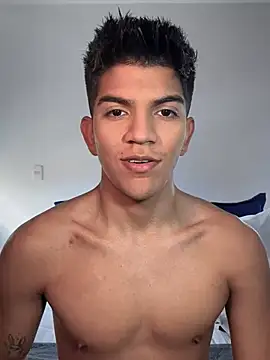 Snapshot of santiago_01 chatting on February 17, 2025, 2:06 pm santiago 01 online show from February 17, 2025, 2:06 pm