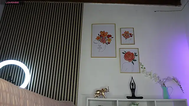 Snapshot of LillyDolls23 chatting on September 17, 2025, 12:51 pm LillyDolls23 online show from September 17, 2025, 12:51 pm