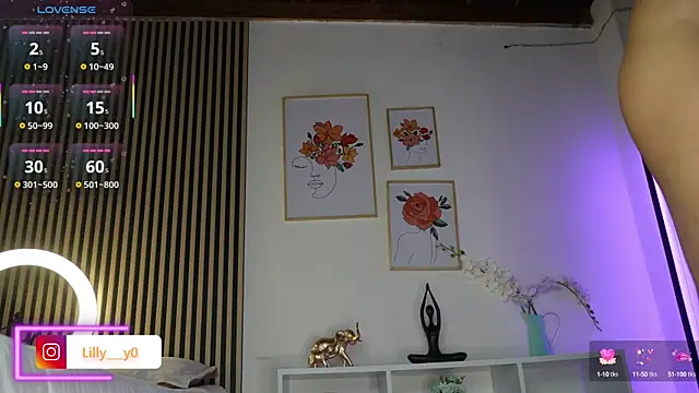 Snapshot of LillyDolls23 chatting on October 1, 2025, 11:58 am LillyDolls23 online show from October 1, 2025, 11:58 am