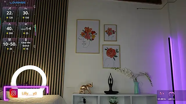 Snapshot of LillyDolls23 chatting on October 16, 2025, 12:35 pm LillyDolls23 online show from October 16, 2025, 12:35 pm