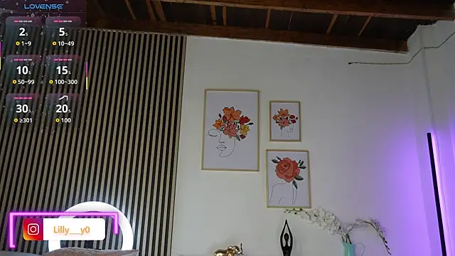 Snapshot of LillyDolls23 chatting on October 18, 2025, 12:51 pm LillyDolls23 online show from October 18, 2025, 12:51 pm