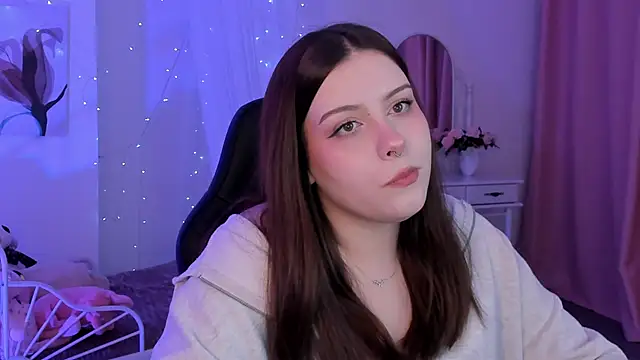 CoralineKeyns online show from February 6, 2025, 11:42 am