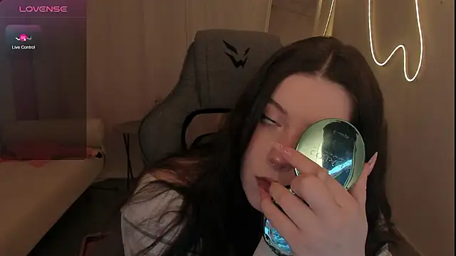 CoralineKeyns online show from February 21, 2026, 3:19 am