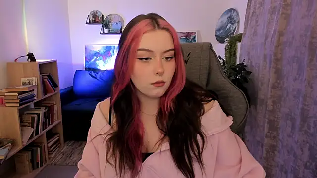 CoralineKeyns online show from April 18, 2026, 4:15 am