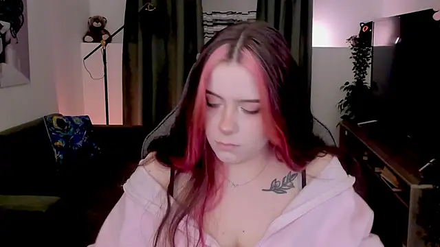 Snapshot of CoralineKeyns chatting on April 25, 2026, 3:20 am CoralineKeyns online show from April 25, 2026, 3:20 am