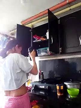 Cameron puppy online show from November 13, 2025, 4:33 pm