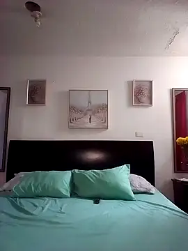 Cameron puppy online show from September 18, 2025, 3:48 pm