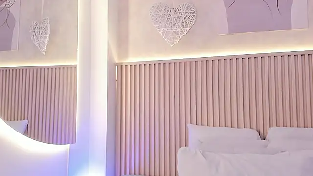 daiana curly online show from October 17, 2025, 7:37 pm