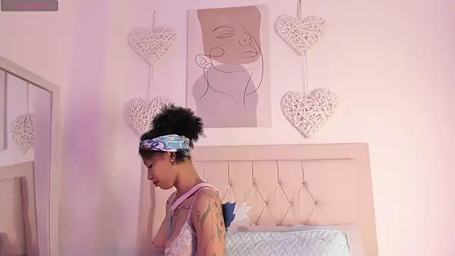 daiana curly online show from February 26, 2025, 1:00 pm