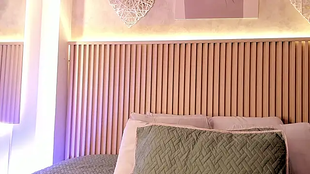 daiana curly online show from October 10, 2025, 8:09 pm