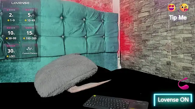 Snapshot of Cloee66 chatting on October 10, 2025, 2:51 pm Cloee66 online show from October 10, 2025, 2:51 pm