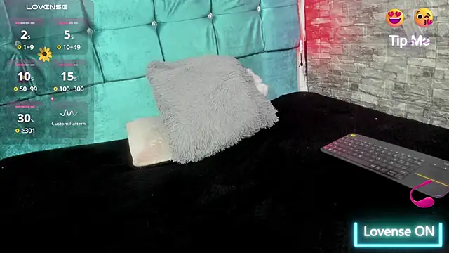 Snapshot of Cloee66 chatting on October 21, 2025, 2:49 pm Cloee66 online show from October 21, 2025, 2:49 pm