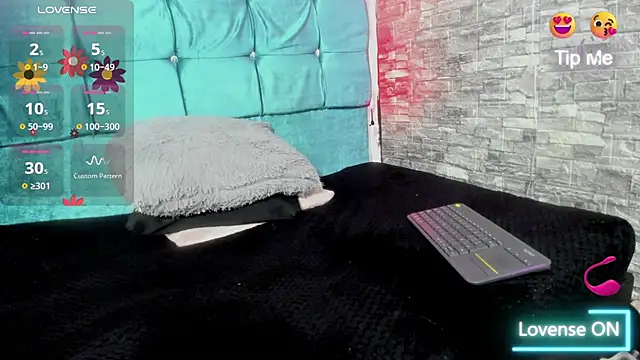 Snapshot of Cloee66 chatting on October 14, 2025, 1:56 pm Cloee66 online show from October 14, 2025, 1:56 pm