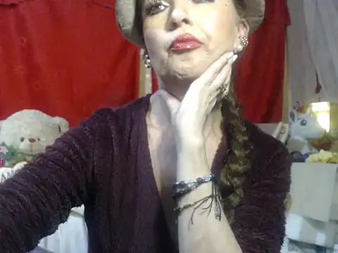 hottieperla online show from December 16, 2025, 7:40 pm