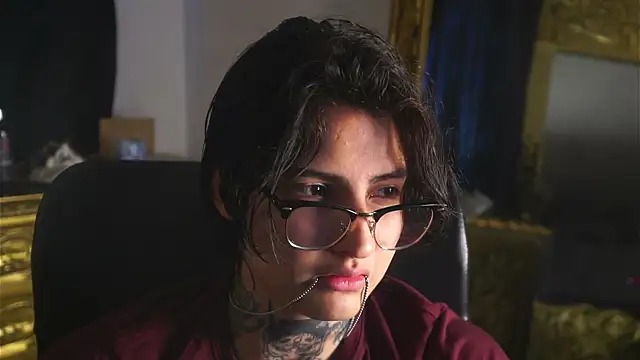 dantecoppolaa  online show from February 19, 2025, 9:58 pm