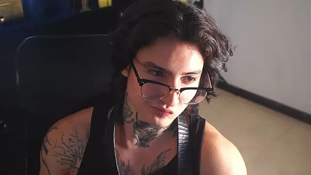 dantecoppolaa  online show from February 27, 2025, 7:15 pm