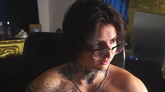 dantecoppolaa  online show from February 21, 2025, 3:32 pm