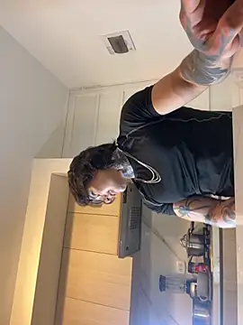 dantecoppolaa  online show from September 16, 2025, 1:06 am