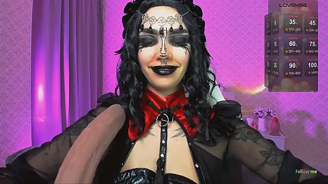 LeylaNoiry online show from October 18, 2025, 1:24 pm