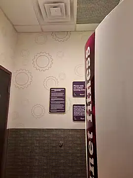 Snapshot of John19893 chatting on February 9, 2025, 1:11 am John19893 online show from February 9, 2025, 1:11 am