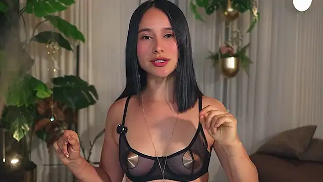 Snapshot of Miss_beee chatting on October 11, 2025, 12:44 am Miss beee online show from October 11, 2025, 12:44 am