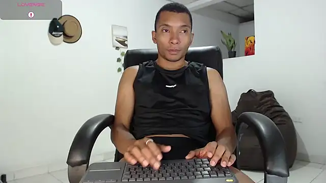 Aaronblack1  online show from September 18, 2025, 8:39 am